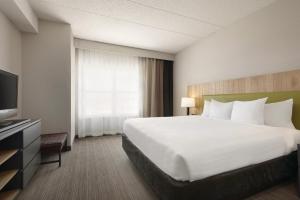 King Room - Non-Smoking room in Country Inn & Suites by Radisson Shoreview MN