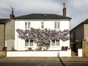 Chata Luxurious 1860's Detached House near Goodwood and city centre Chichester Veľká Británia