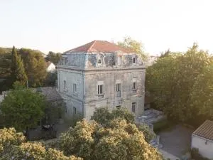 Logis Hôtel - Restaurant Résidence Les Cèdres - 阿维尼翁新城