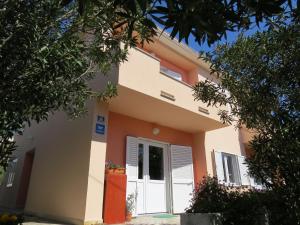 Apartment and Rooms Amenka