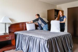 Deluxe Single Room with Balcony room in M&M Motel
