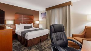 King Room - Non-Smoking room in Best Western Plus Wakeeney Inn & Suites