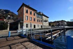 Residenza di Prestigio In Riva al Lago Marone Primo Piano - Мароне