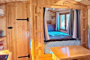 Maisons d'hotes Roulottes au pied du Vercors : photos des chambres