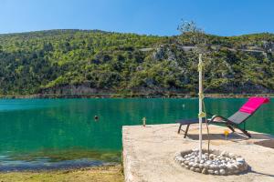 Hedera Estate, Hedera A24