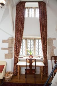 Welsh Gatehouse, Historic Castle which can cater for Electric Vehicle