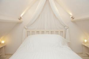 Welsh Gatehouse, Historic Castle which can cater for Electric Vehicle