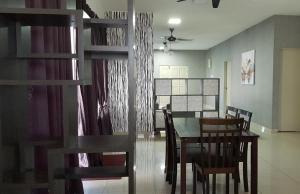 Jauzara Homestay Berkolam Renang