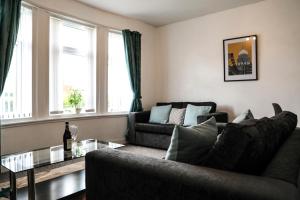 Glasgow, Bright 2-Bed Flat, 5 mins to City Centre
