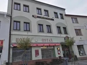 Hotel Ostaš Police nad Metují - 卡缅纳古拉
