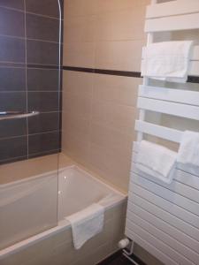 Hotels Cit'Hotel Du Port Rhu : photos des chambres