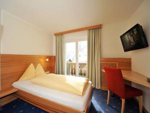 Single Room with Balcony room in Pension Bergkristall