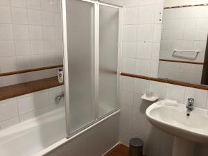 Vierbettzimmer mit eigenem Bad