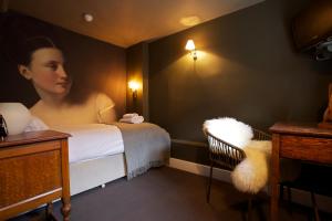 Single Room with Shower room in The Kings Arms