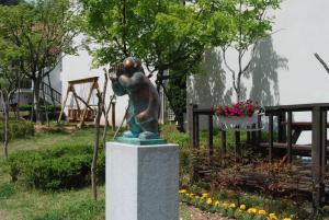 Meta Provence Pension, DamYang