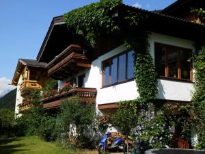 Charming Alpine Holiday Home close to Zell am See