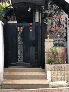 Shinjuku Apartment 103