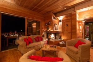 Appartements La Cabane de Serre-Chevalier, dans un esprit chalet, commune de Le Monetier-les-Bains : photos des chambres