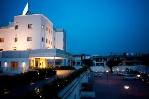 拉利特旅行者巍贝酒店 - Indraprast