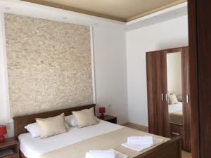 Double Room with Balcony and Sea View room in Days Inn Apartments