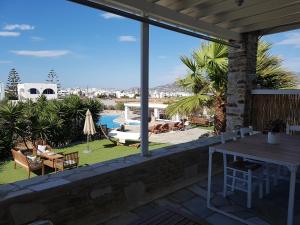 Apartment with Pool View 