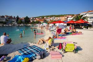 Apartment in Okrug Gornji with Terrace, Air condition, WIFI, Washing machine (4736-1)