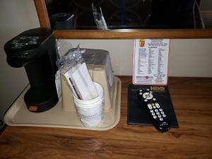 Queen Room - Mobility Access/Non-Smoking room in Super 8 by Wyndham Watseka