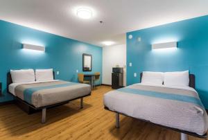 Deluxe Quadruple Room - Non-Smoking room in Motel 6-Gulf Shores AL