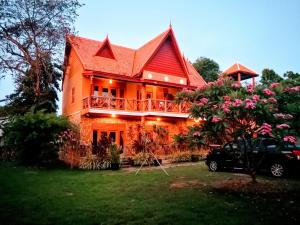 Flower Garden Cabin