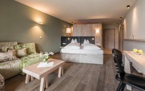 Single Room with Balcony room in Hotel Rosengarten (Schenna Resort)