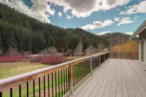 4 Bed 4 Bath Vacation home in Leavenworth - Chumstick