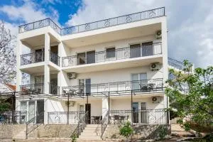 Apartments Natali - Pečurice