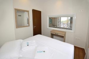 Deck1Syros Premium Apartments