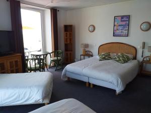 Hotels Les Rochers : photos des chambres