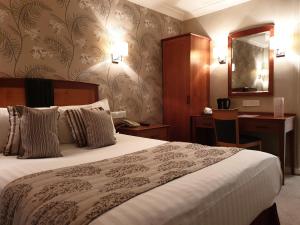 Small Double Room room in Red Lion Hotel