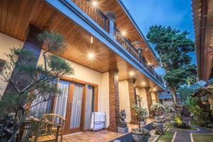 Saka House