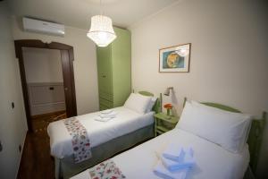 Twin Room with Private External Bathroom