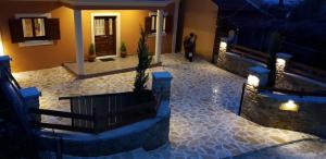 Kostas House
