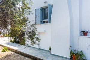 Iliopoulou Studios Milos Greece