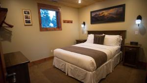 Cedar House Restaurant & Chalets