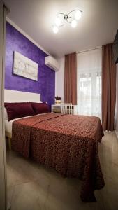 Single Room with Balcony room in St. Peter Area Luxury Suites