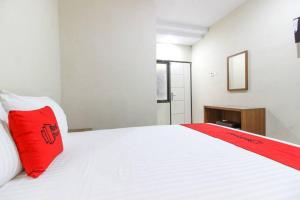 RedDoorz near Jogja Kembali Monument 3