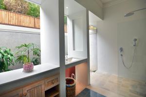 Two-Bedroom Suite Apartment with Pool View