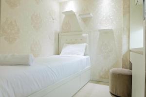 Compact 2BR Bassura City Apartment By Travelio