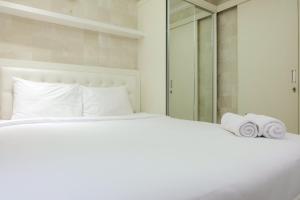 Compact 2BR Bassura City Apartment By Travelio