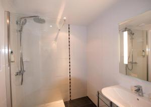 Hotels Best Western Premier Le Patio des Artistes Wellness Jacuzzi : photos des chambres
