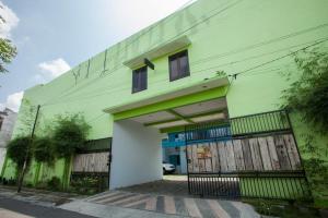 RedDoorz Syariah at Kartohardjo Madiun