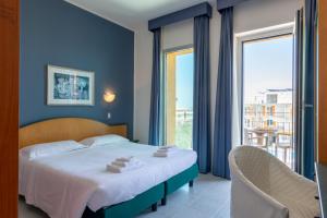 Double Room with Sea View and Balcony room in Hotel Sole