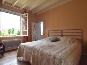 Mansion in Charrin by Loire with Pool