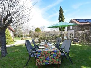 Mansion in Charrin by Loire with Pool